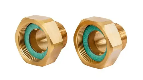 Zwei metallene Anschraubelemente mit einer grünen Dichtung in der Mitte. Produkte von Danfoss, geeignet für Rohrverbindungen.